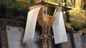 Na omšu dohliadala polícia. Dôvodom je kalich s nevyčísliteľnou hodnotou