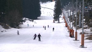 Sezóna lyžovania ešte nekončí. Prepisuje sa história. Tento rok si môžete zalyžovať až do 9. mája