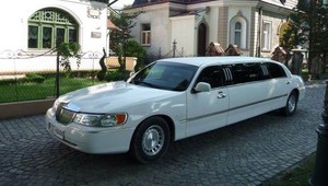 Zlodeji v Bardejove ukradli luxusnú limuzínu. Zmizla bez stopy