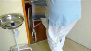 Pre nedostatok sestier uzatvorila urológia 12 lôžok. Nemocnica tvrdí, že starostlivosť je zabezpečená