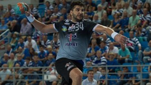 Dal jasle sám sebe a zozadu! A potom gól! Unikátna finta hádzanára!