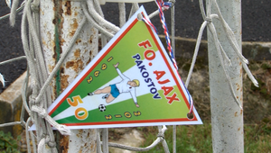 Na futbalovom zápase zasahovala polícia. Rozhodcovia zostali kvôli obavám v kabíne