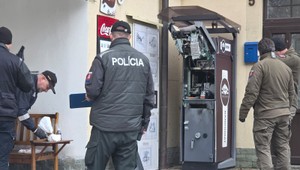 Séria útokov pokračuje. Na Orave vybuchol ďalší bankomat