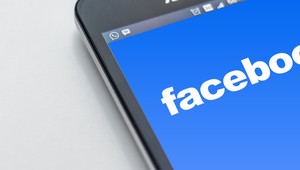 Meta uvoľnila pravidlá: Facebook zaplavilo násilie a obťažovanie