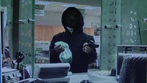 ZÁZNAM: Zlodej si z nitrianskej banky odniesol 29 tisíc eur!