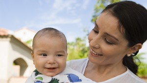 Mamičky pozor! Materská porastie, o zvýšenie žiadať nemusíte