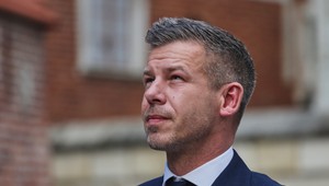 Magyar si zníži plat na menej než polovicu Orbánovho. Chystá škrty aj pre politikov