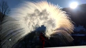 VIDEO: Toto urobí čaj po rozliatí v -26°C