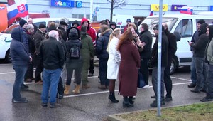 Nesúhlasia s obrannou dohodou s USA. Na protestoch skandovali aj "Obesiť"