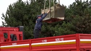 Rybári volali policajtov! Z nádrže vytiahli trezor, bol ale rozrezaný