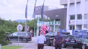 Čínsky elektromobilový gigant otvoril v hlavnom meste vlajkový showroom