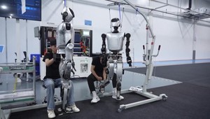 Masová výroba humanoidných robotov. Čína spustila prvú automatizovanú výrobnú linku