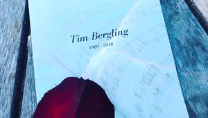 Aviciiho sedem týždňov po samovražde pochovali