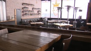 Podniky si musia poradiť samé. Vláda na nich zabudla