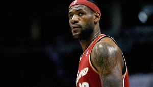 LeBron s novou zmluvou. Koľko zinkasuje za dva roky?