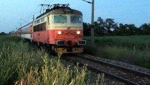 Vlak zrazil muža, odrezal mu nohy