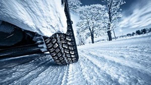 Auto v zime