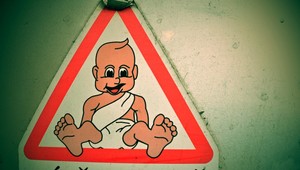 V Senci zachranili dieťa zo zamknutého auta