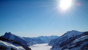 Cez Alpy naboso. Záchranári majú s migrantmi plné ruky práce