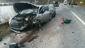 Pre hromadnú zrážku uzavreli cestu. V aute sedelo aj dieťa