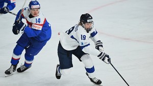 Slovenskí hokejoví reprezentanti do 20 rokov prehrali vo štvrťfinále juniorských MS s Fínskom 3:4 po predĺžení