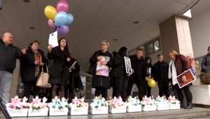 Rodičia, ktorým zomreli deti, sa stretli s ministerkou zdravotníctva. Prisľúbila im zmenu
