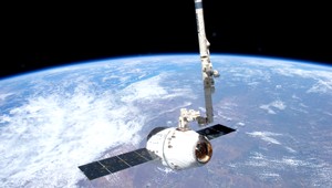 Dragon sa odpojil od ISS. Pristál v Tichom oceáne