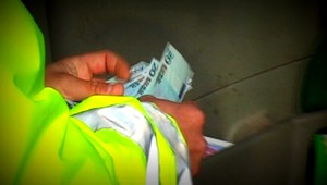 V Holíči dolapili ďalšieho úplatného policajta!