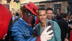 Takýto Marvel ošiaľ ste ešte nevideli: Ryana Reynoldsa v Londýne čakalo tisíce fanúšikov!