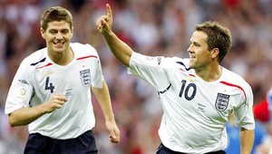Gerrard chce byť kapitánom Anglicka, odchod Capella nerieši