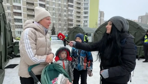 Obyvatelia Kyjeva bez tepla trpia. Ľudia sa zohrievajú v stanoch, pomáha aj humanitárny vlak