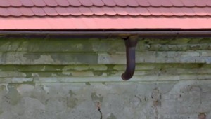 Z nedobytnej pevnosti ukradli 85 metrov odkvapu