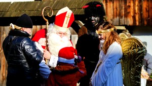 Starenku prišiel okradnúť mikuláš, čert a anjel