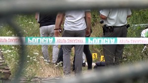 Muž mal sekerou zaútočiť na vlastného strýka. Nemal najmenšiu šancu na prežitie