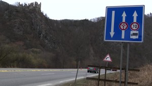 Trojpruh na ceste pod Strečnom zrušia, podľa OÚ je tam havarijný stav