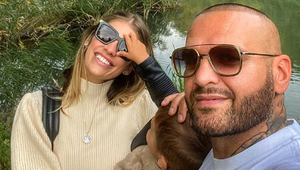 Jasmina vo videu ukázala tvár Sanela! TAKTO si mladý pán vykračoval parkom!