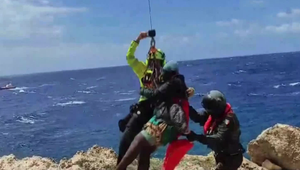 Pri talianskom ostrove sa potopil čln s migrantmi. Utopilo sa 41 cudzincov