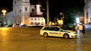 Nočná bitka v Bratislave. Polícia začula ženský krik, na mieste našli v bezvedomí 36-ročného muža