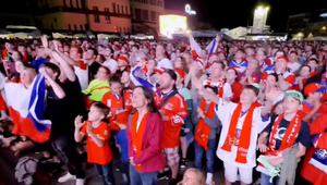 Elektrizujúca atmosféra v Prahe: Fanúšikovia zastavujú autá a vykrikujú pokriky