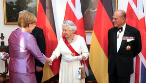 Kráľovná Alžbeta II. varovala pred nebezpečným rozdelením Európy