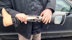 TV JOJ na Ukrajine: Slovenský lekár sa rozhodol darovať svoju protézu zraneným na Ukrajine