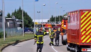 Atentát islamistu pri Lyone, na mieste explózie našli odrezanú hlavu