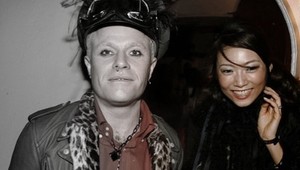 Spevák Keith Flint pred obesením volal manželke. Mal ju prosiť o návrat