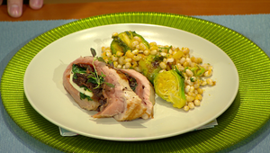 Plnená bravčová panenka s ružičkovým kelom a bielou fazuľou