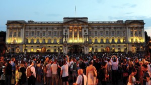 Je to následník trónu, vojvodkyňa Kate porodila chlapca!