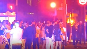 Nórka obvinila hasičov z hromadného znásilnenia