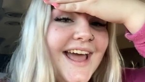 Takto si lamináciu obočia nepredstavovala! Keď sa pozrela do zrkadla, nevedela či sa má smiať alebo plakať