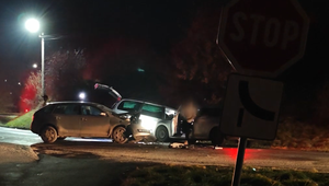 Zrážka troch áut: Za všetkým je 23-ročný vodič a ignorovaná stopka