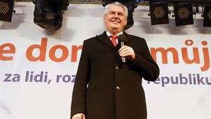 Do druhého kola volieb idú Zeman i Schwarzenberg