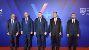Štúdio 24: V4 chytila druhý dych. Štyri krajiny urobia viac ako jedna, tvrdí politológ